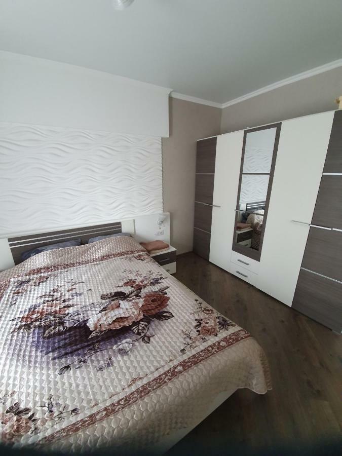 Apartment лесі українки, замок *